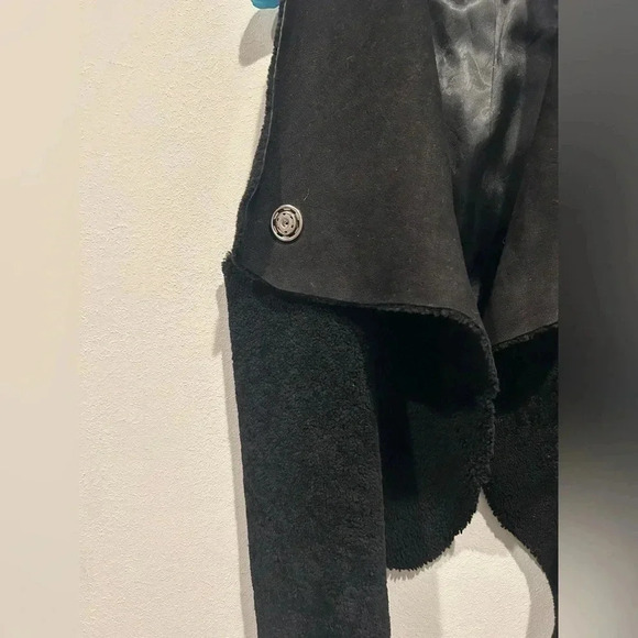 VEDA 100% Leather and Shearling Black Vest / Size Small / - Picture 3 of 10